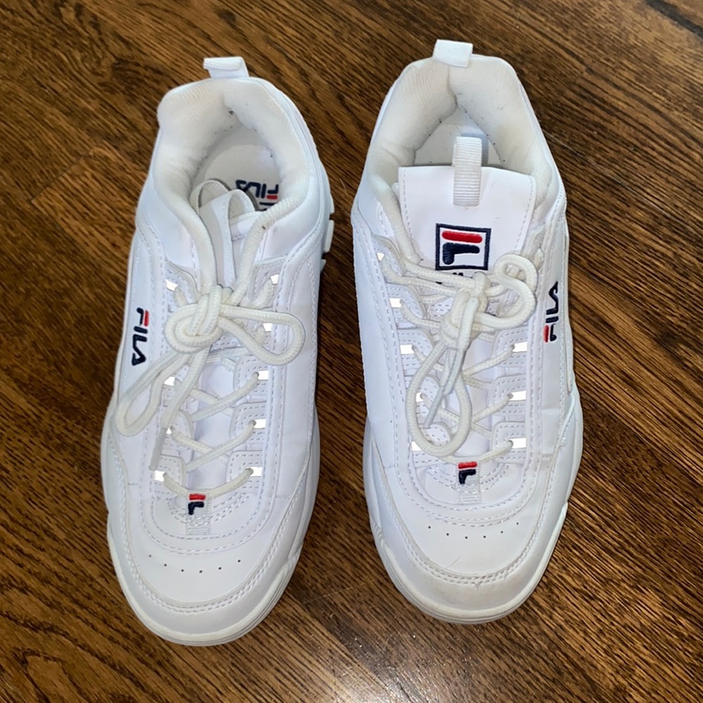 WHITE FILAS
